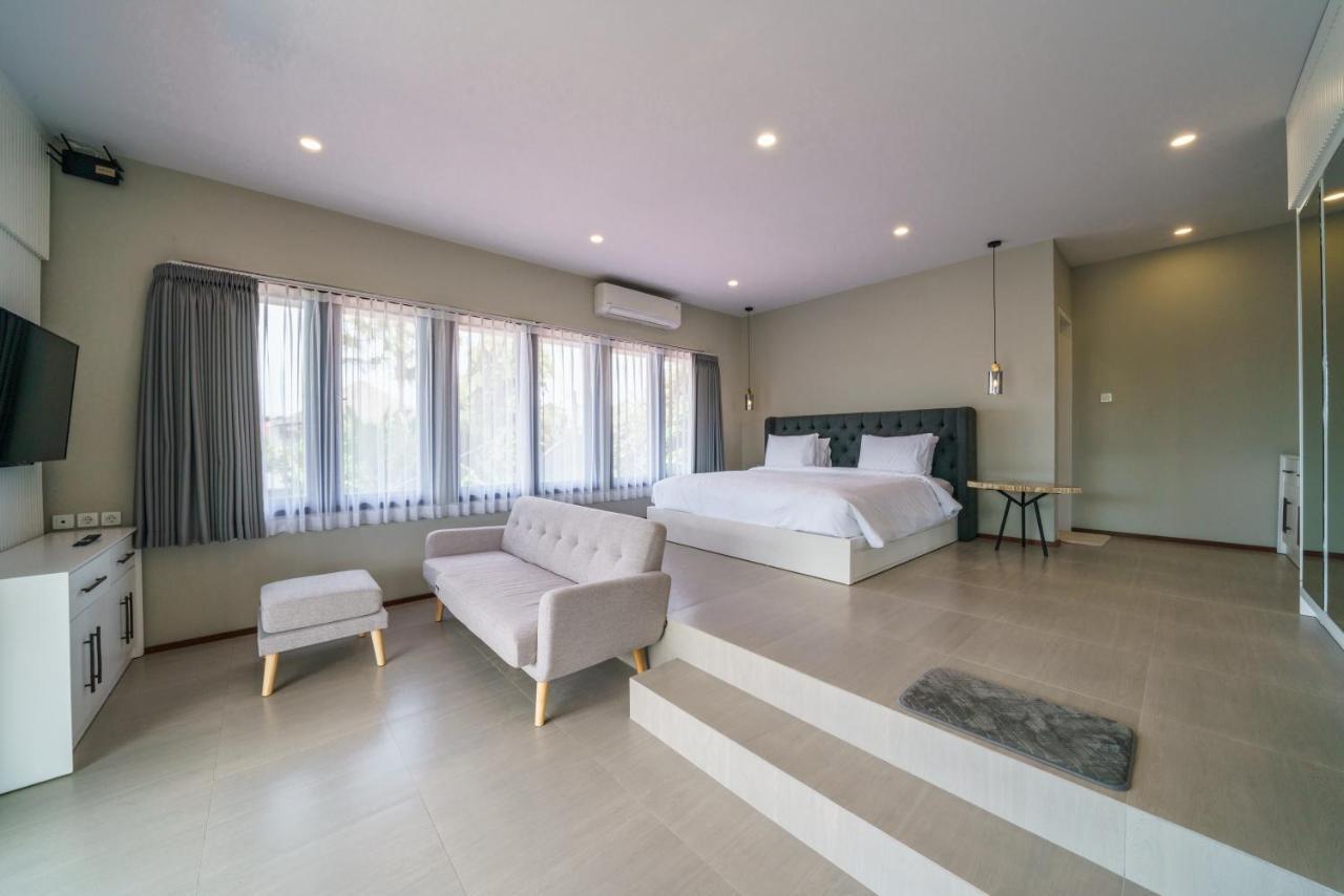 Villa Okenada - Modern 5-Bedroom Pool Villa In Berawa! Canggu  Luaran gambar