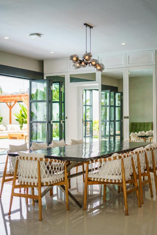Villa Okenada - Modern 5-Bedroom Pool Villa In Berawa! Canggu  Luaran gambar