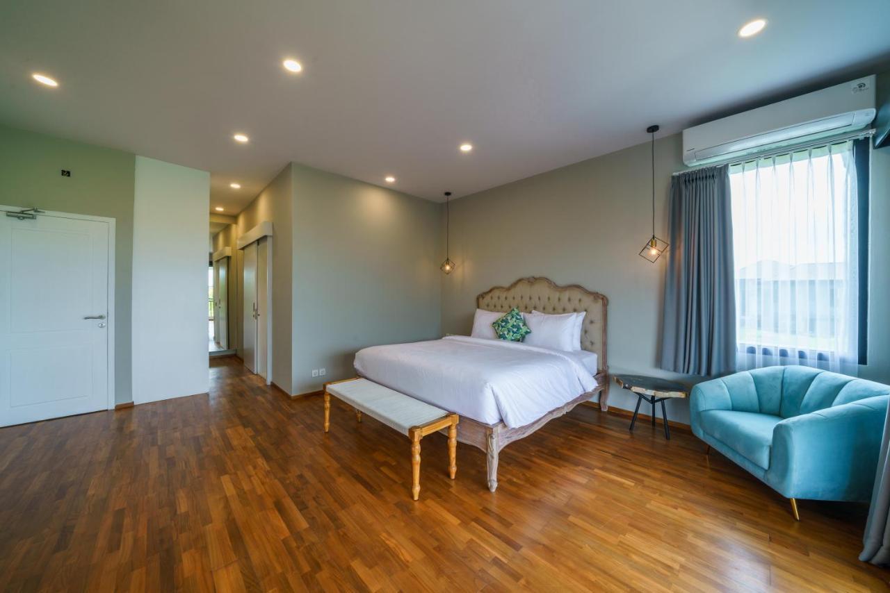 Villa Okenada - Modern 5-Bedroom Pool Villa In Berawa! Canggu  Luaran gambar