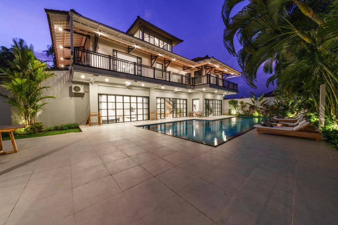 Villa Okenada - Modern 5-Bedroom Pool Villa In Berawa! Canggu  Luaran gambar